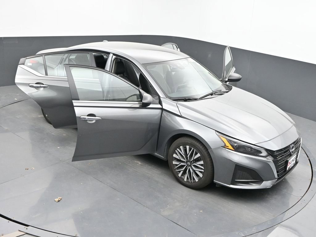Used 2024 Nissan Altima 2.5 SV AWD/4WD image 42