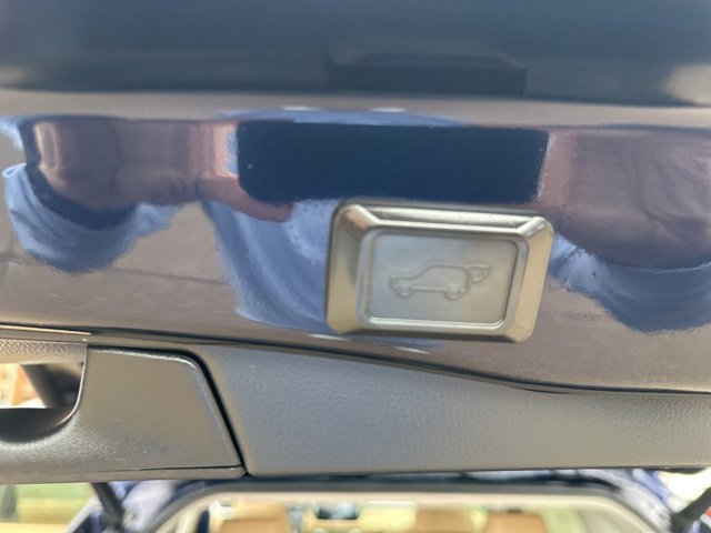 Used 2020 Toyota RAV4 Limited image 13