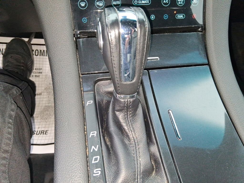 Used 2017 Ford Taurus Limited FWD image 18