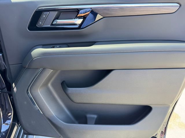New 2026 Chevrolet Suburban LS w/ LS Custom Edition RWD image 9