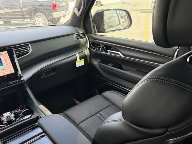 New 2026 Jeep Grand Wagoneer Summit AWD/4WD image 36
