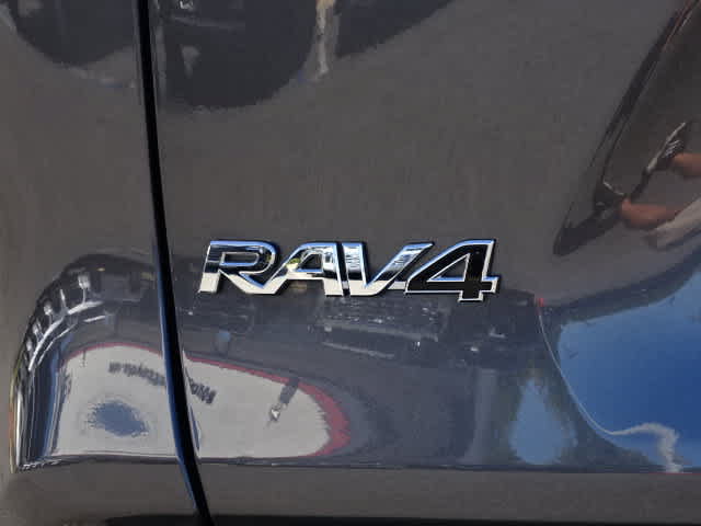 Used 2024 Toyota RAV4 XLE FWD image 10
