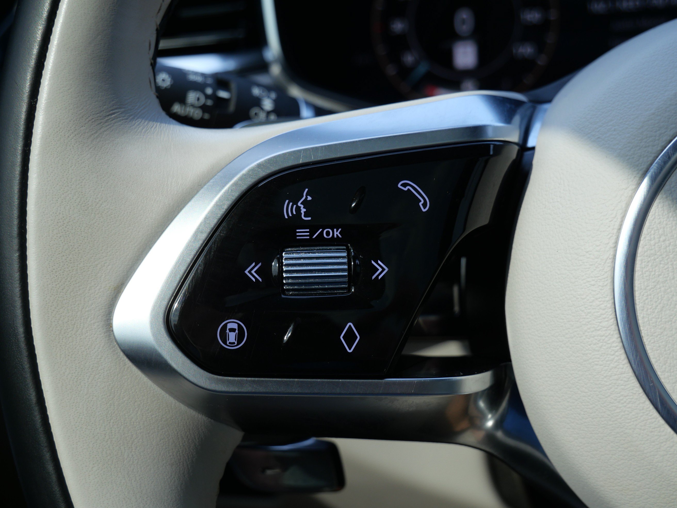 Certified 2025 Jaguar F-PACE R-Dynamic S AWD/4WD image 26