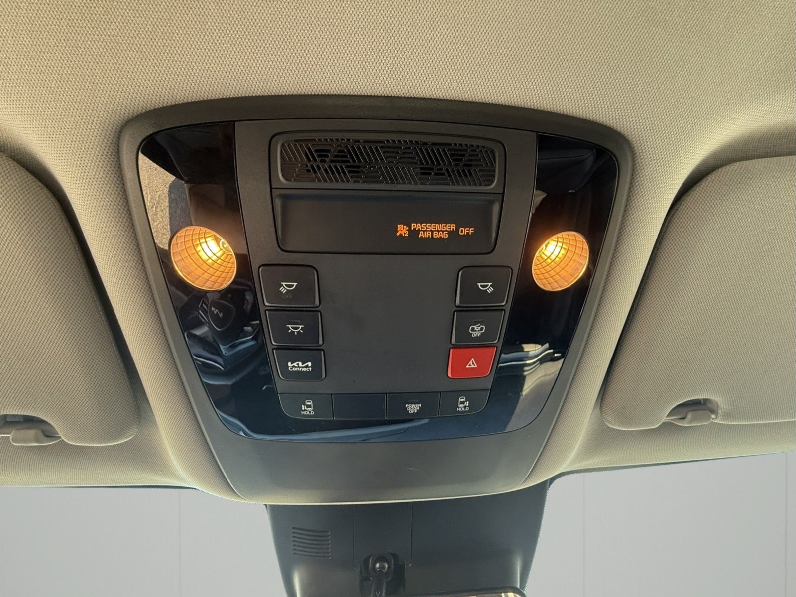 Used 2025 Kia Carnival FWD image 11