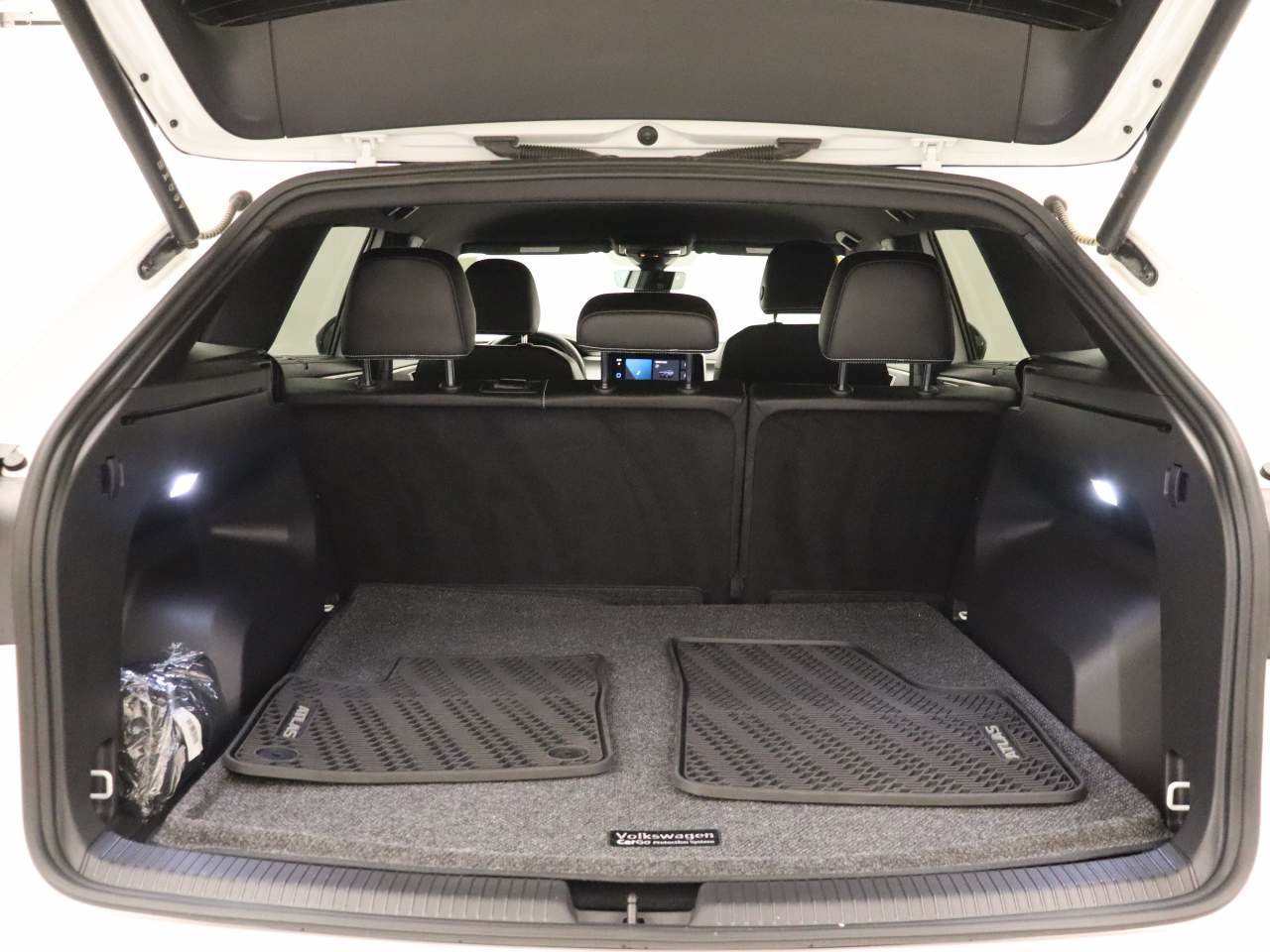 Certified 2026 Volkswagen Atlas Cross Sport SE FWD image 20