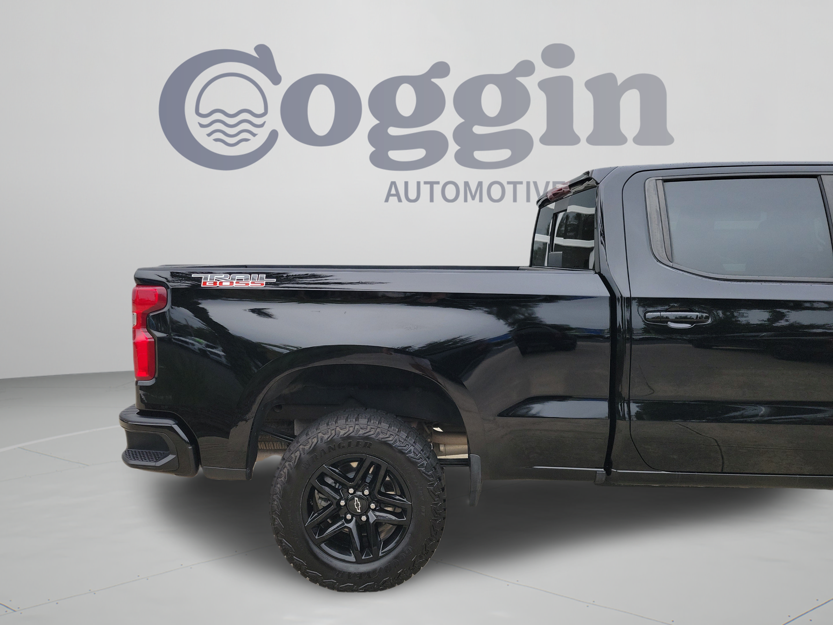 Used 2024 Chevrolet Silverado 1500 LT Trail Boss w/ Convenience Package II AWD/4WD image 32