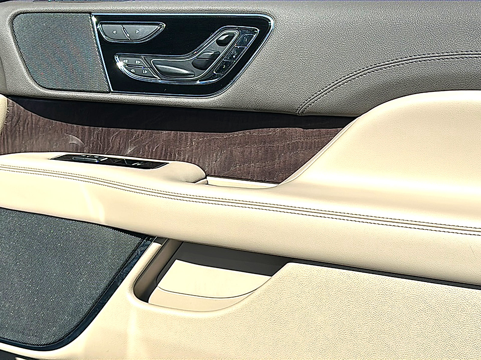 Used 2022 Lincoln Navigator Reserve RWD image 30