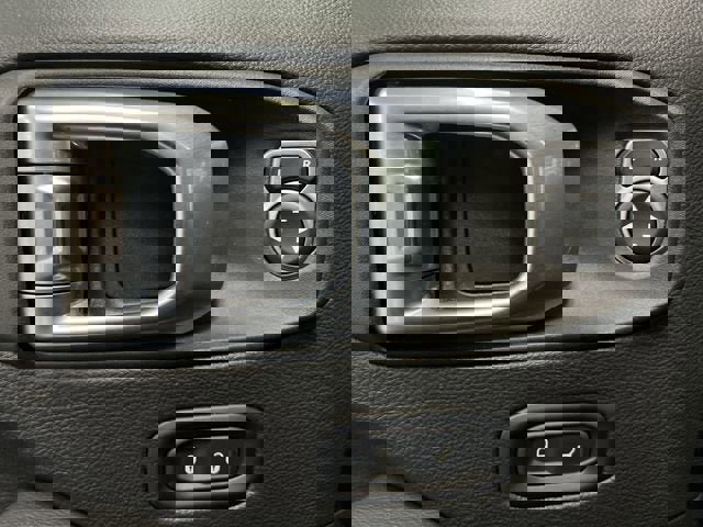 Used 2022 Jeep Wrangler Unlimited Sahara image 23