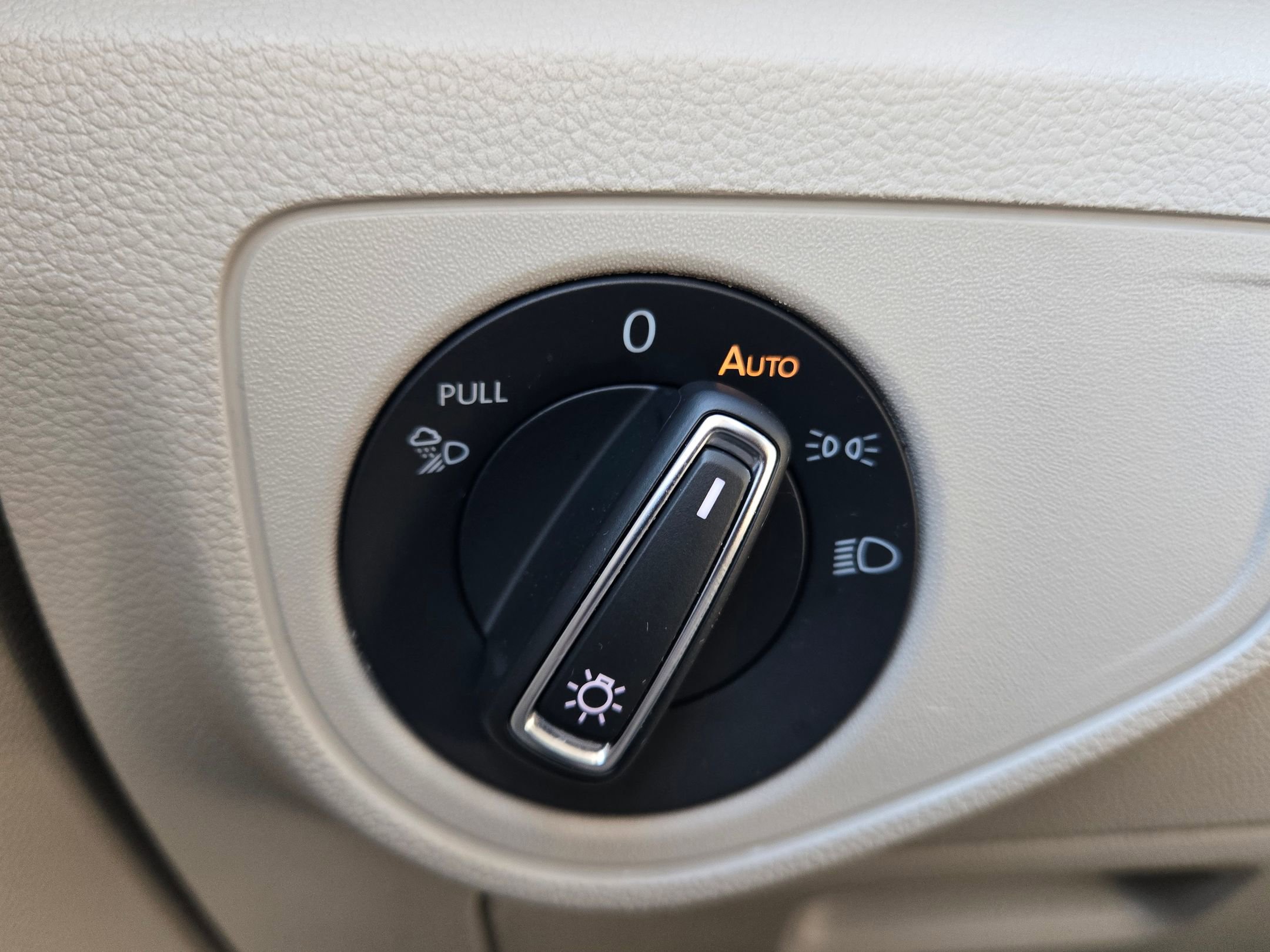 Used 2021 Volkswagen Atlas SE image 25