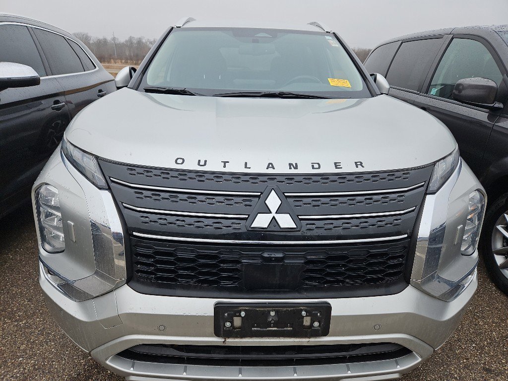Used 2022 Mitsubishi Outlander SEL image 2
