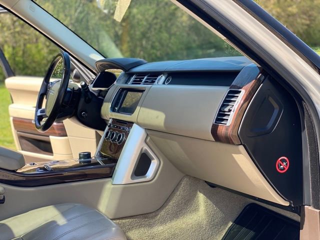 Used 2015 Land Rover Range Rover HSE image 17