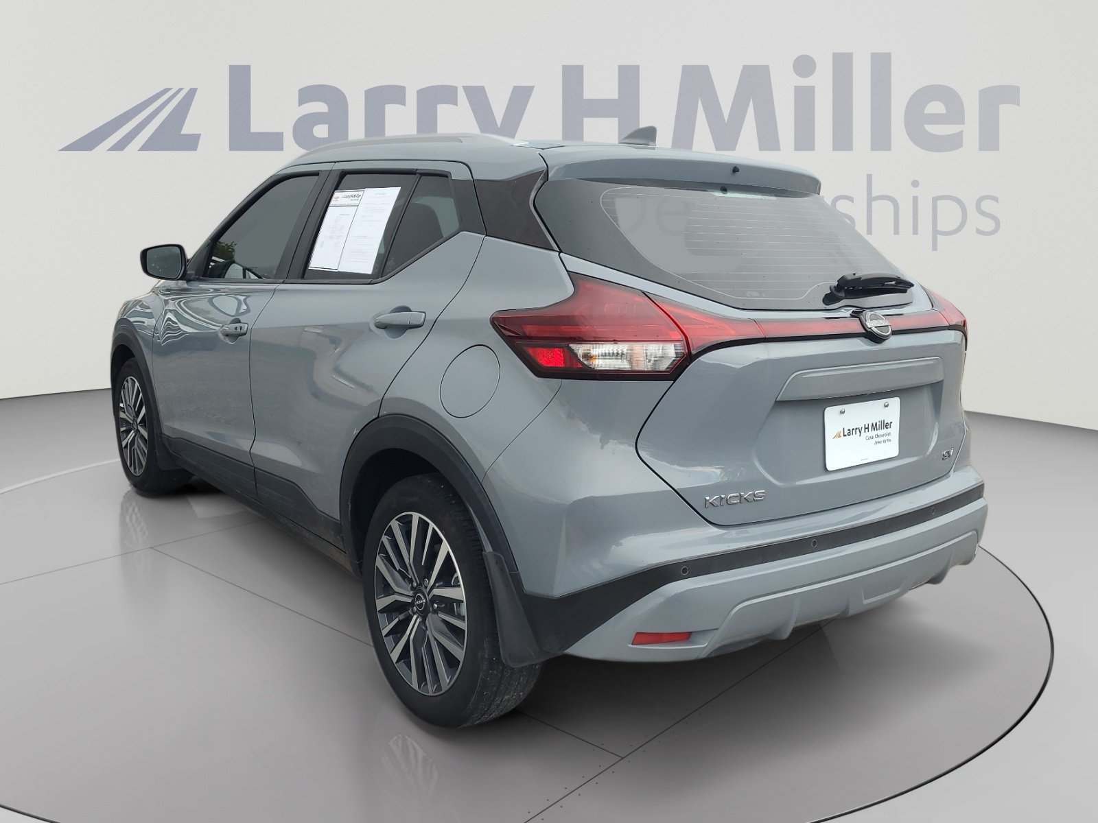 Used 2024 Nissan Kicks SV FWD image 3