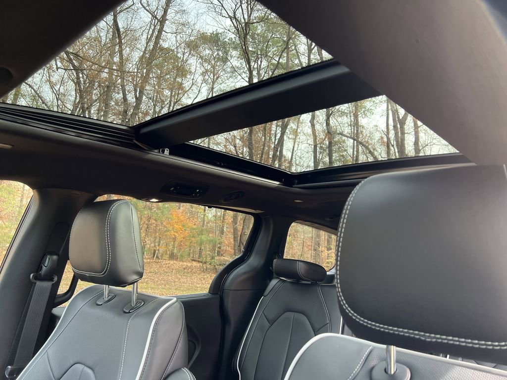 New 2026 Chrysler Pacifica Limited w/ Trailer Tow Group image 16