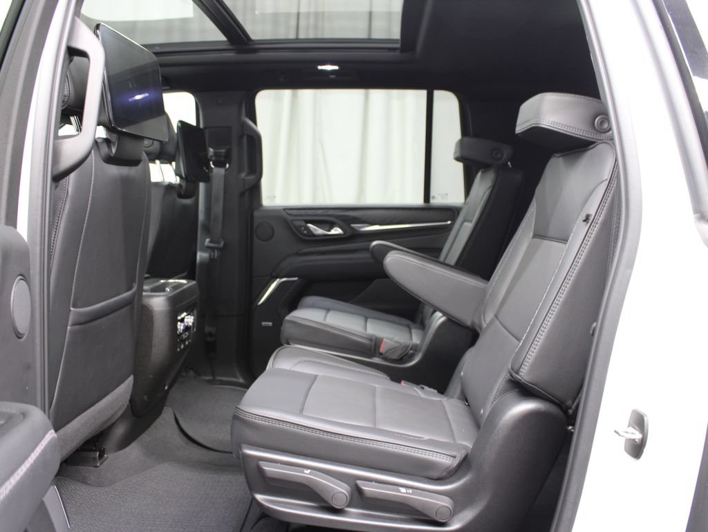Used 2024 GMC Yukon XL Denali w/ Denali Reserve Package AWD/4WD image 17