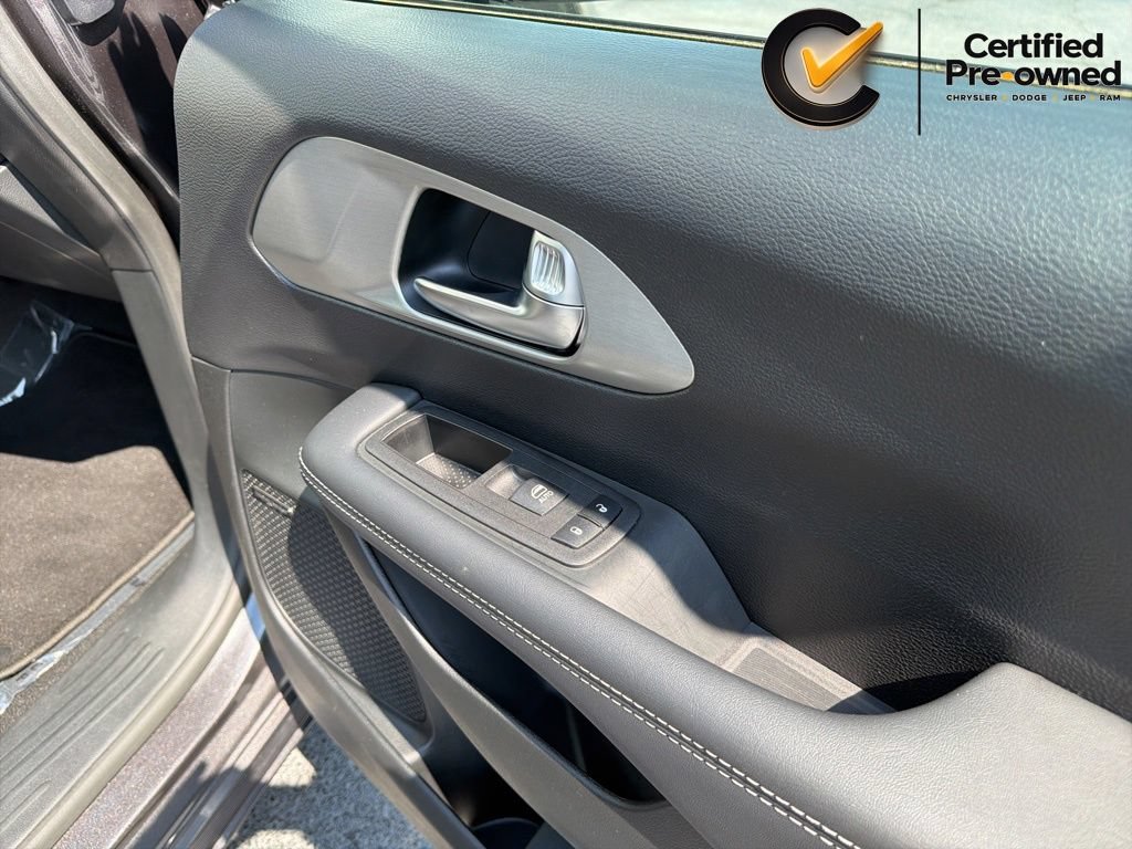 Certified 2023 Chrysler Pacifica Limited w/ Uconnect Theater Family Group AWD/4WD image 42