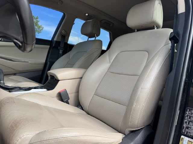 Used 2016 Hyundai Tucson Limited w/ Option Group 03 FWD image 12