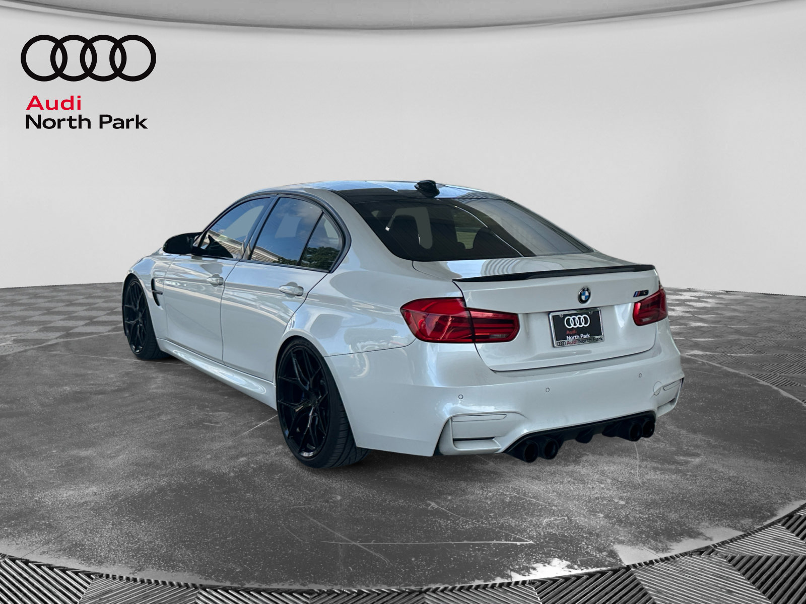 Used 2018 BMW M3 CS RWD image 3