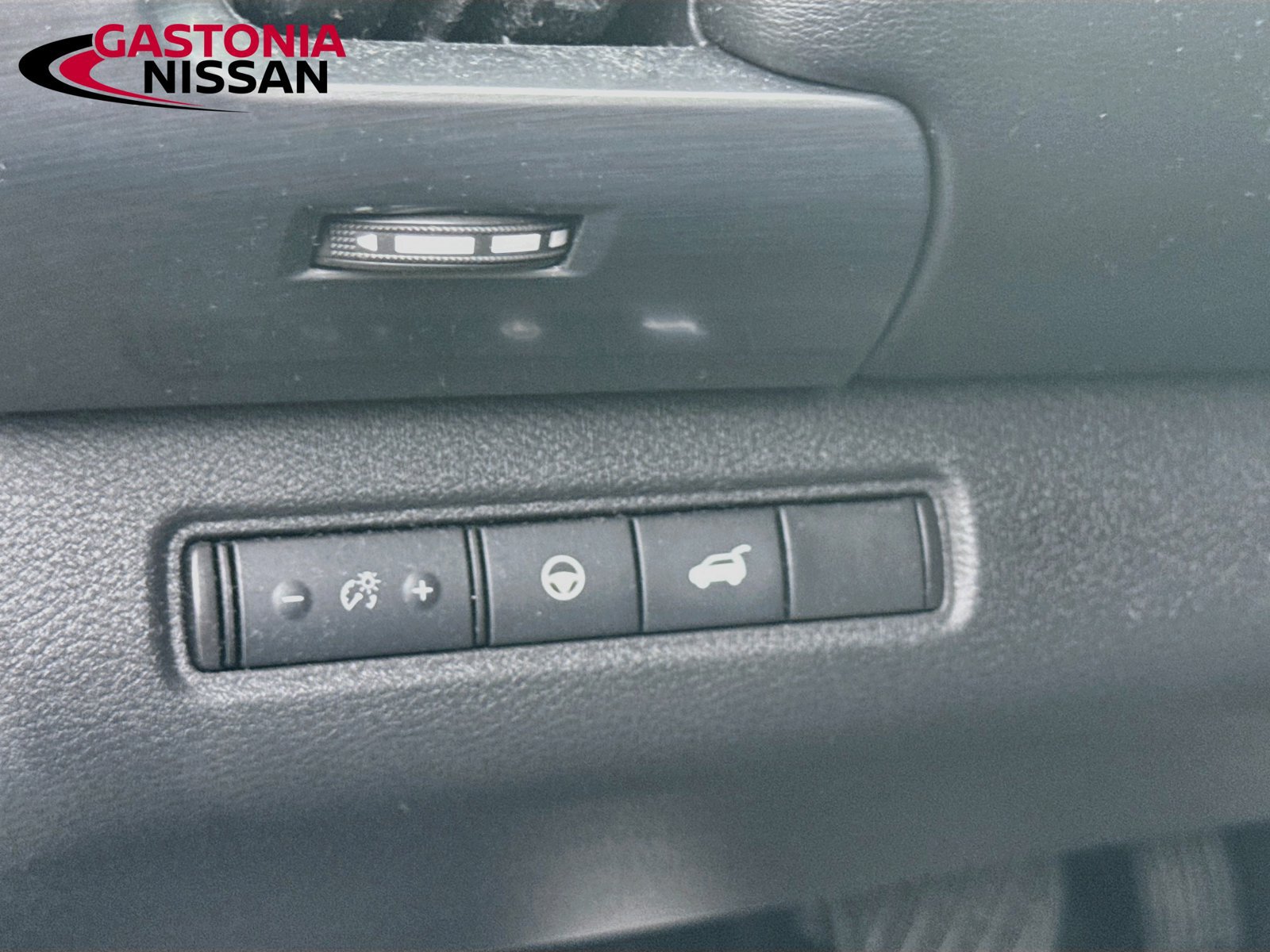 Used 2022 Nissan Pathfinder SL w/ Lighting Package (N92) FWD image 13