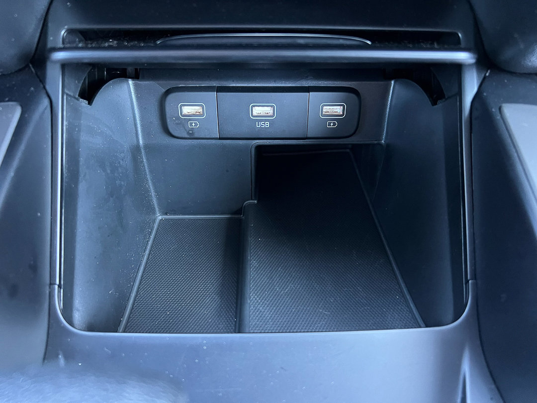 Used 2023 Kia Sorento LX image 43