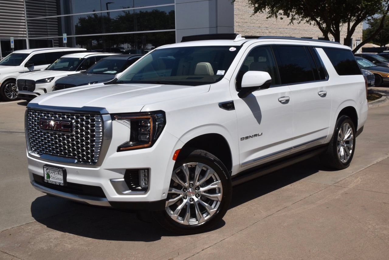 Used 2024 GMC Yukon XL Denali w/ Advanced Technology Package AWD/4WD image 46