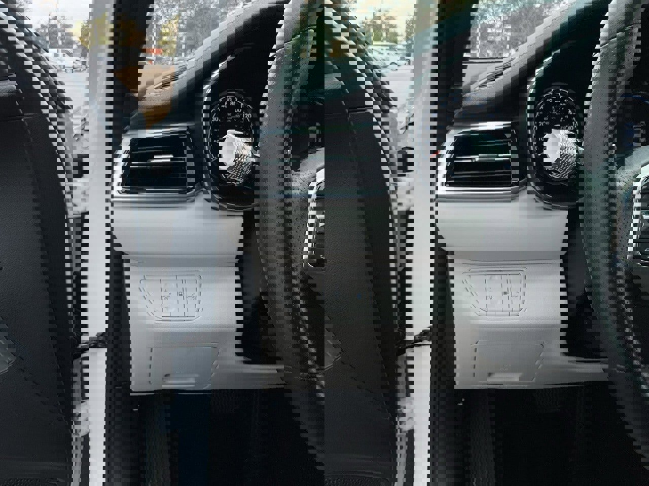 Used 2025 Genesis G70 2.5T image 23