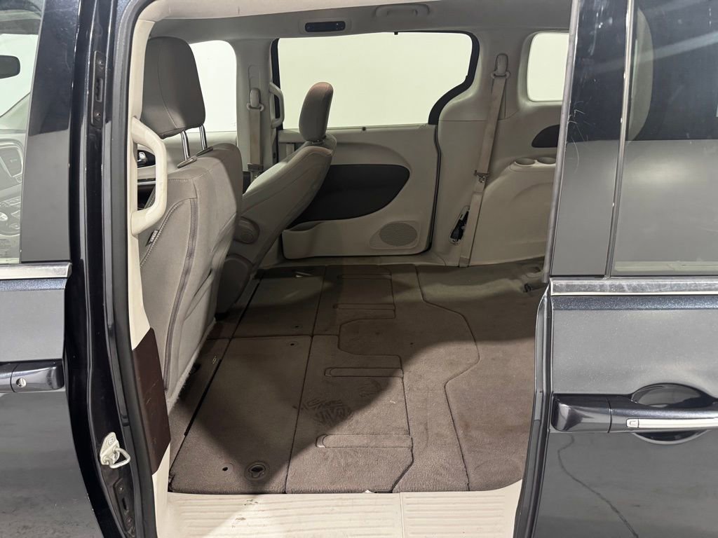 Used 2020 Chrysler Pacifica Touring w/ Advanced Safetytec Group image 9