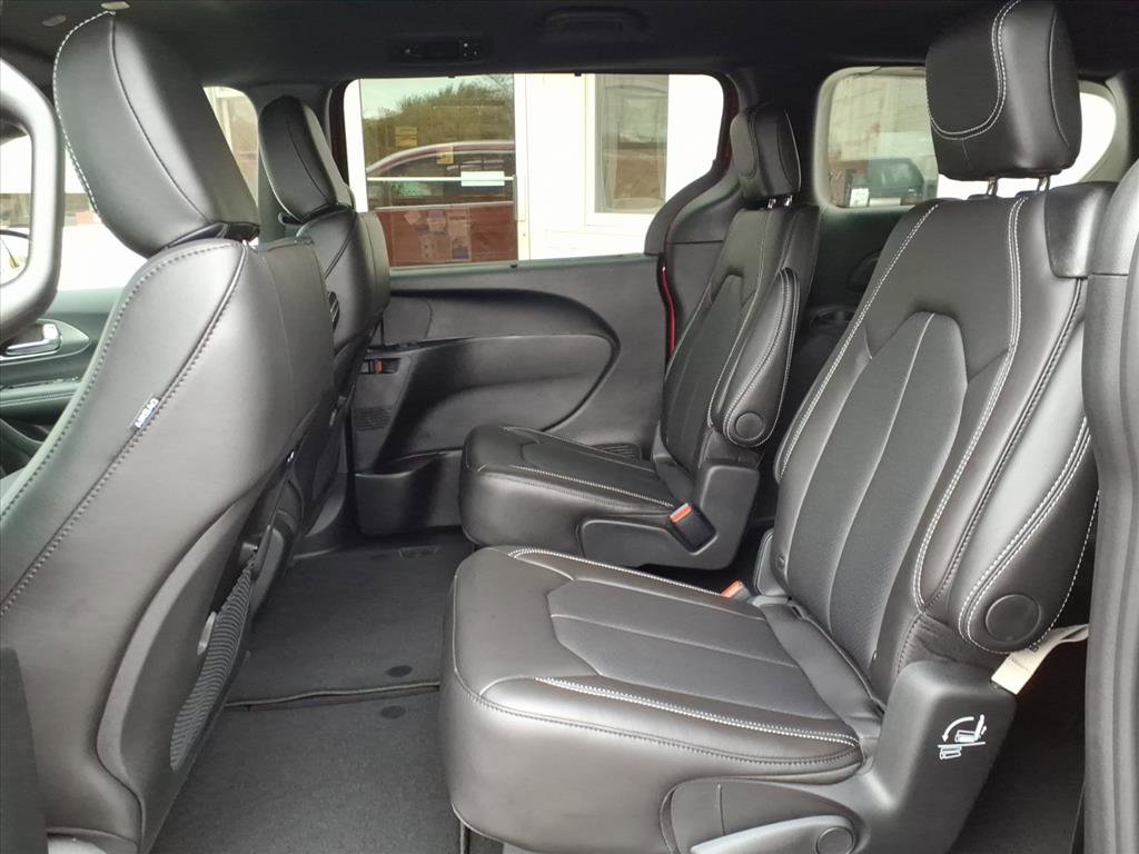 New 2026 Chrysler Pacifica Select image 7