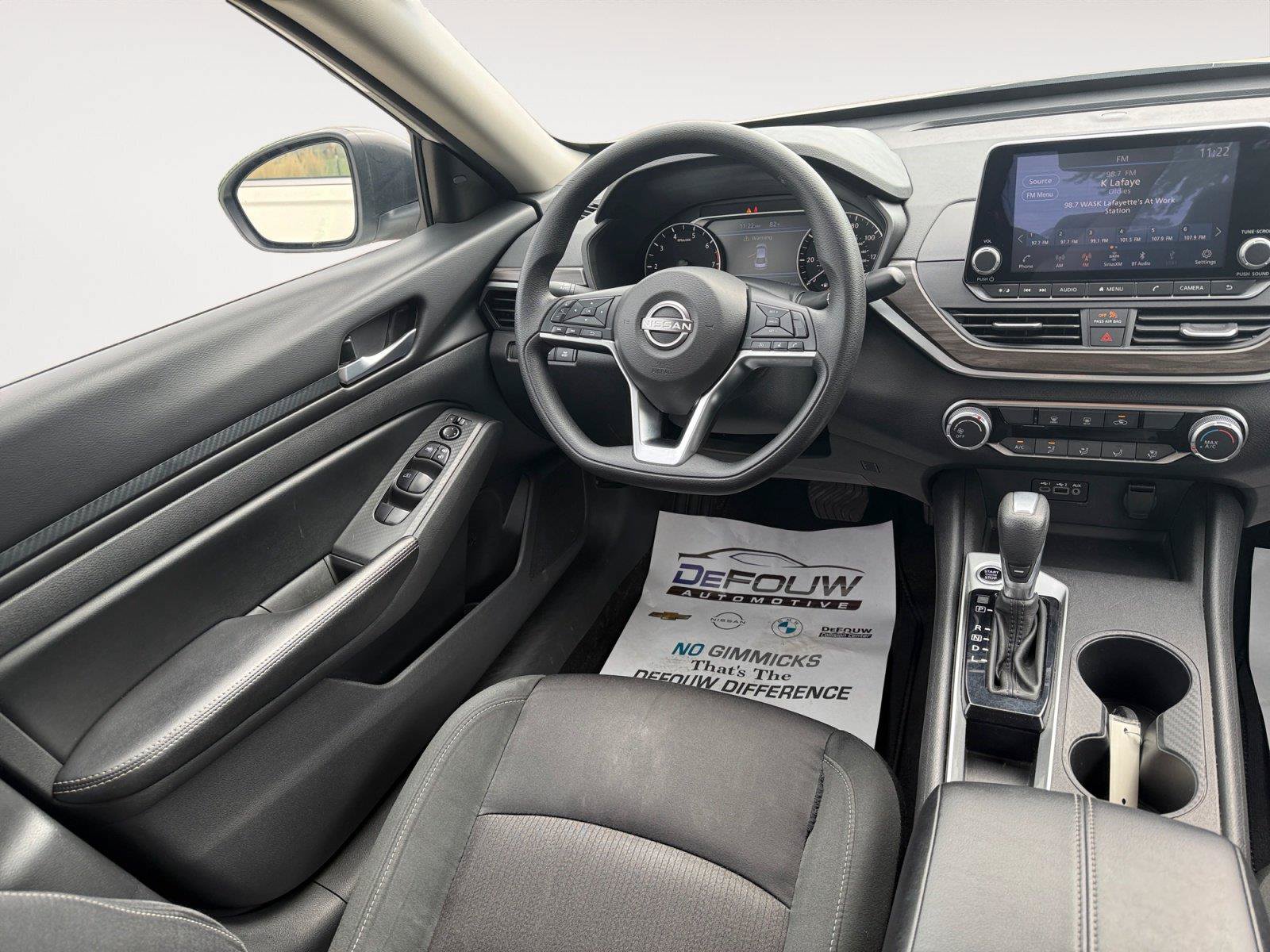 Used 2025 Nissan Altima 2.5 SV FWD image 11