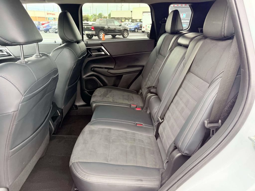 Used 2024 Mitsubishi Outlander SE FWD image 14