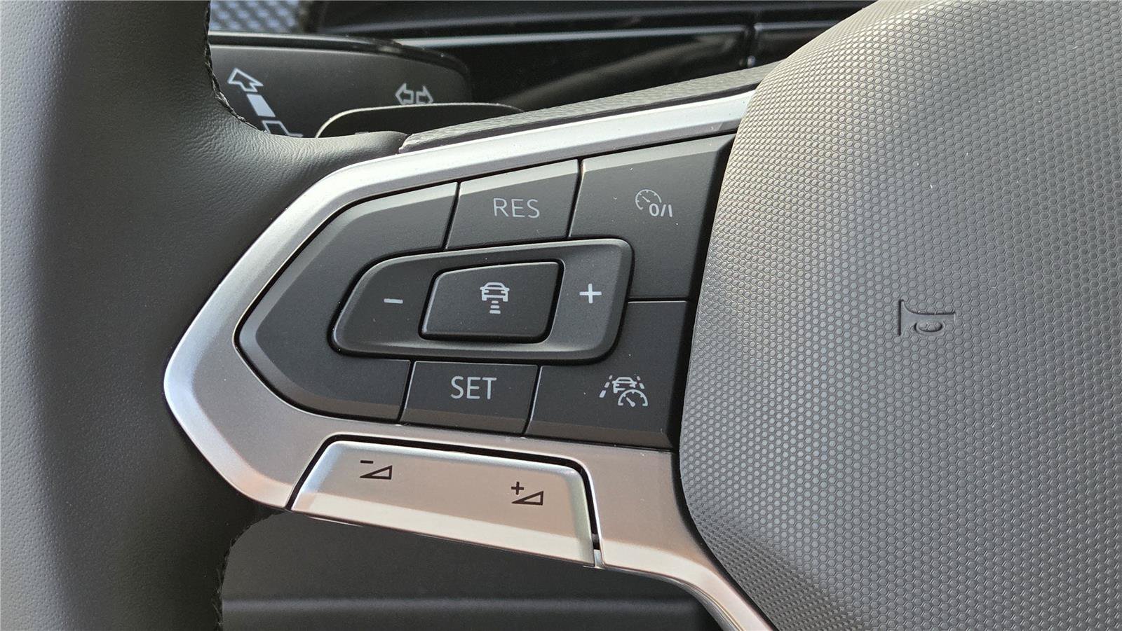 New 2026 Volkswagen Atlas Cross Sport SEL Premium R-Line AWD/4WD image 17