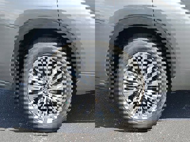 New 2026 Toyota Highlander Platinum image 5