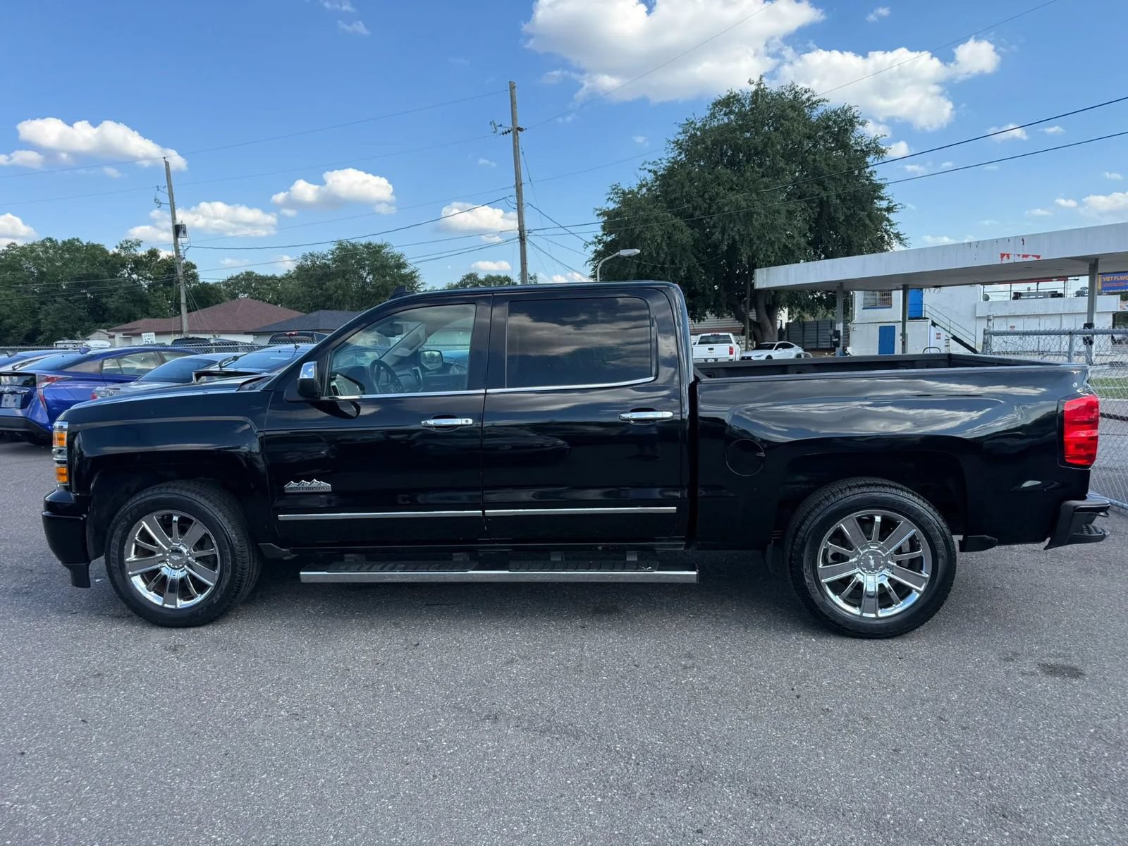 Used 2015 Chevrolet Silverado 1500 High Country w/ High Country Premium Package RWD image 8