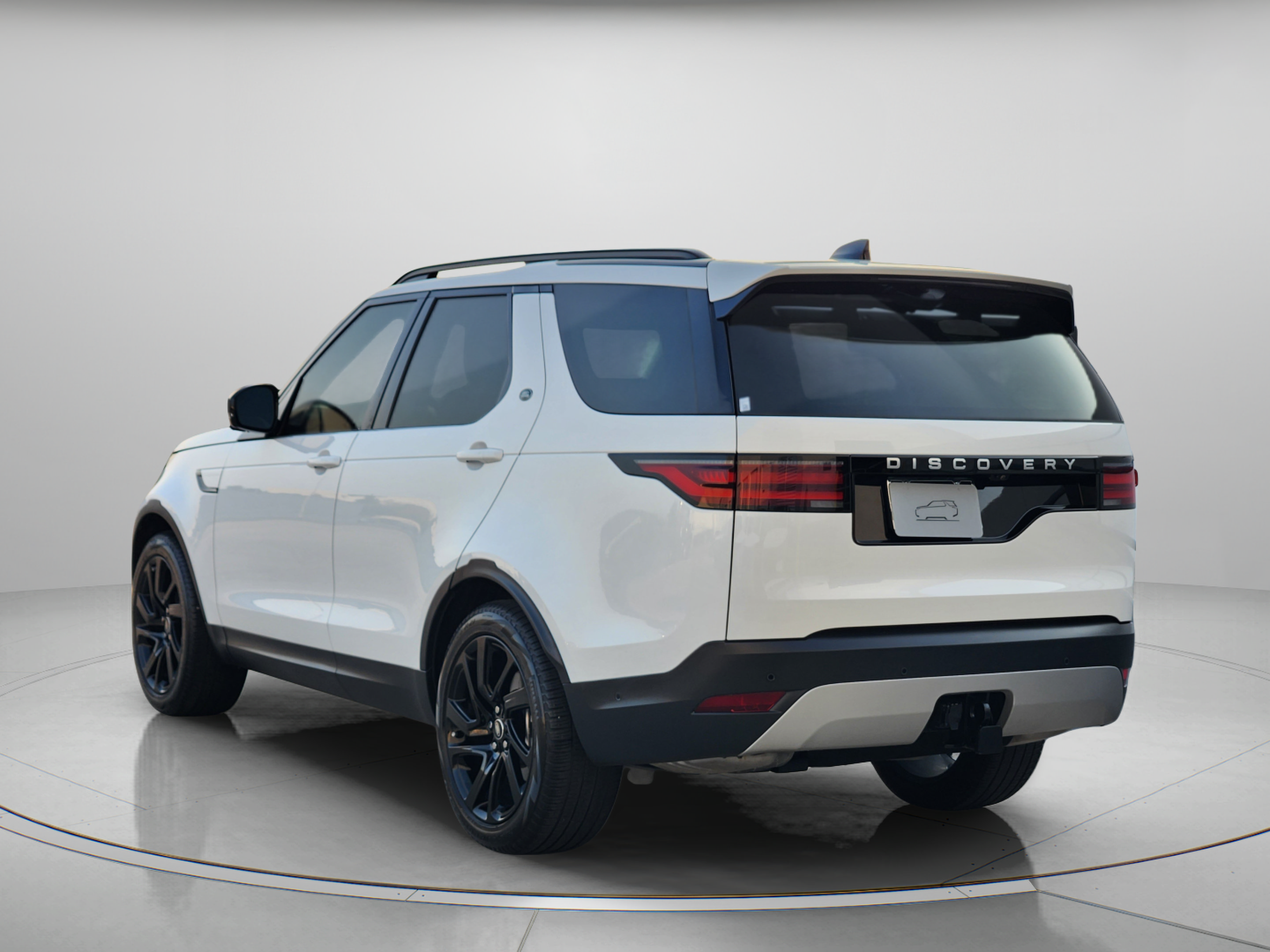 Certified 2025 Land Rover Discovery S AWD/4WD image 3