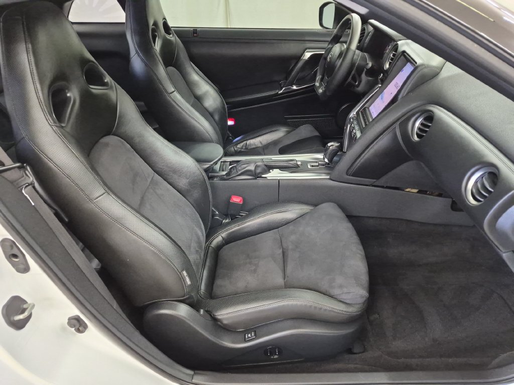 Used 2009 Nissan GT-R Premium AWD/4WD image 29