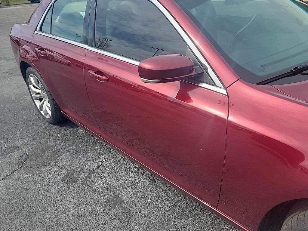 Used 2016 Chrysler 300 Limited image 7