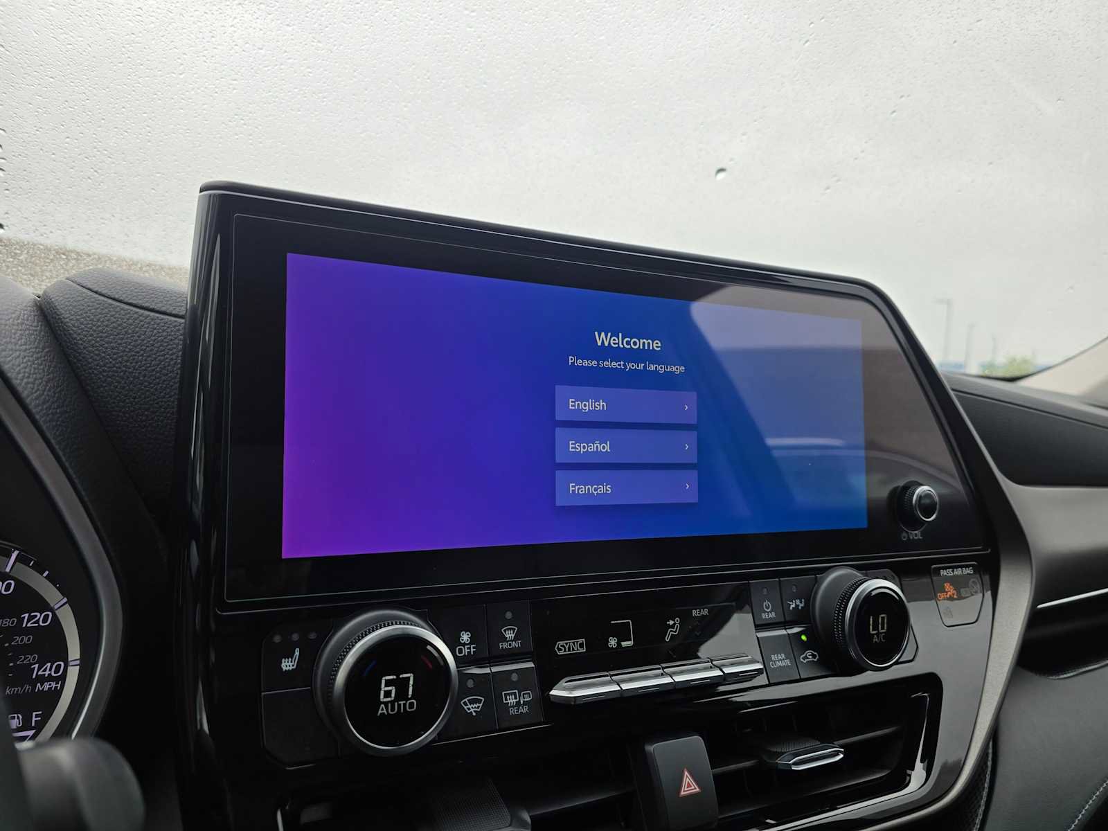 Used 2023 Toyota Highlander XLE FWD image 29