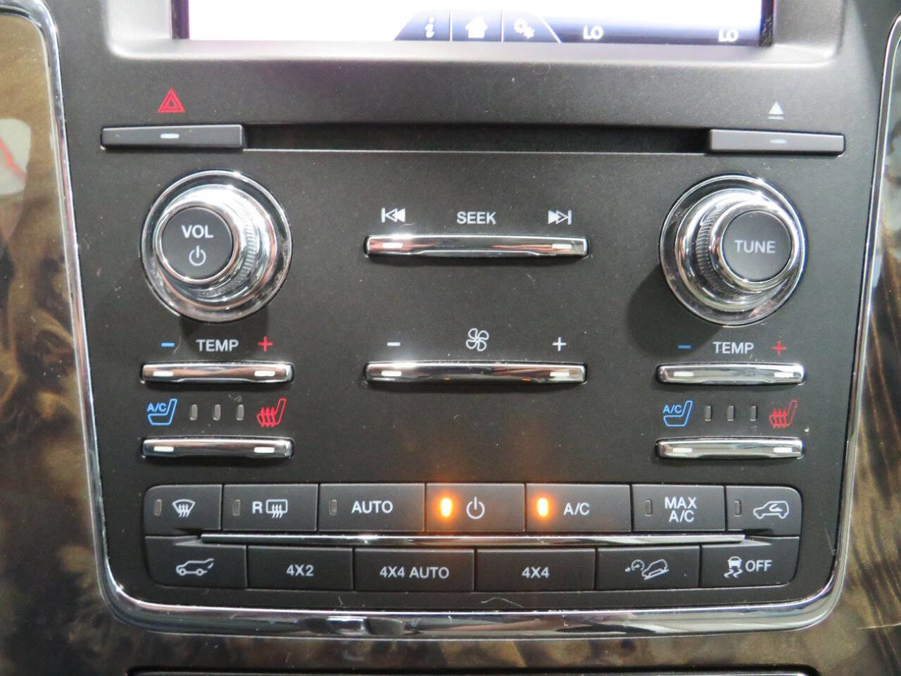 Used 2015 Lincoln Navigator 4WD image 24