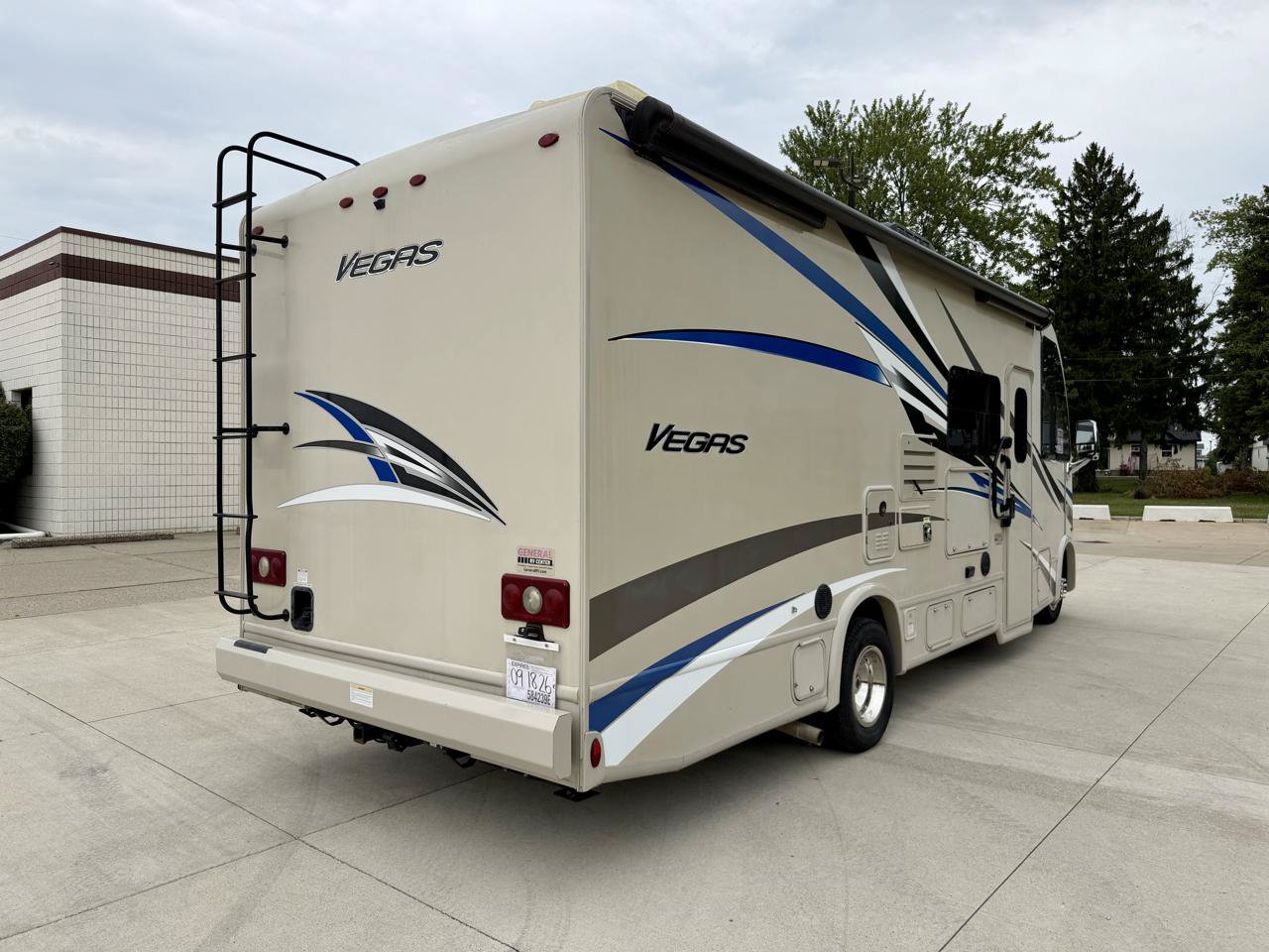 Used 2018 Ford E-450 and Econoline 450 Super Duty w/ A/C Prep Package RWD image 6