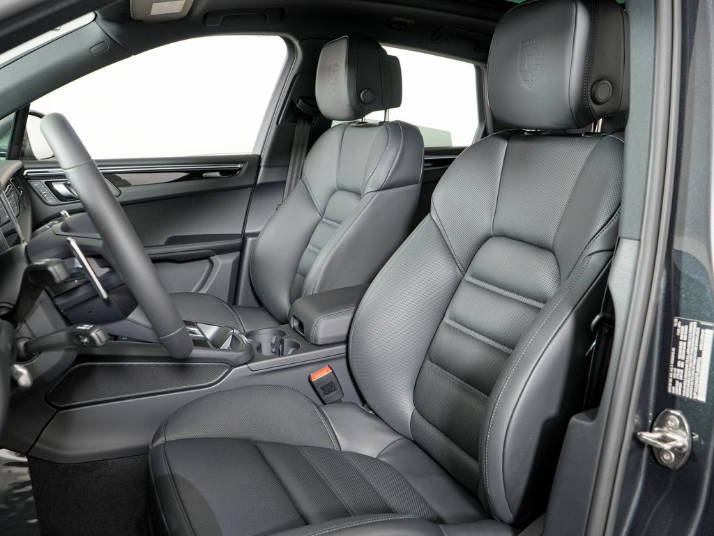 New 2026 Porsche Macan Turbo image 5