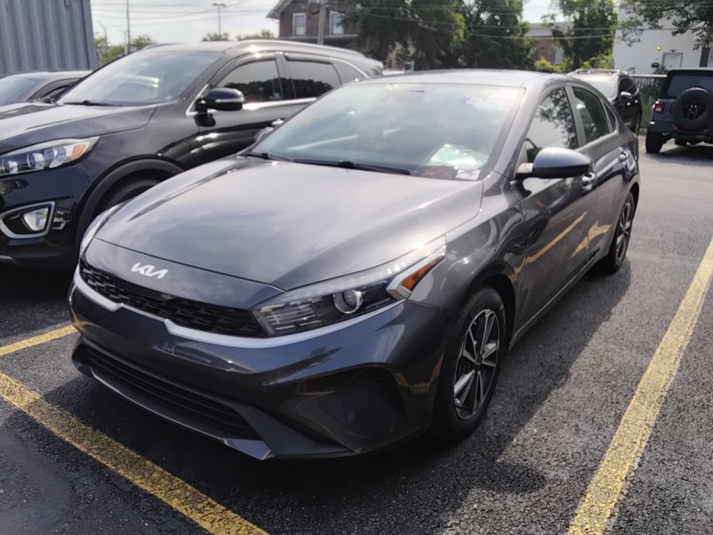 Used 2022 Kia Forte LXS FWD image 2