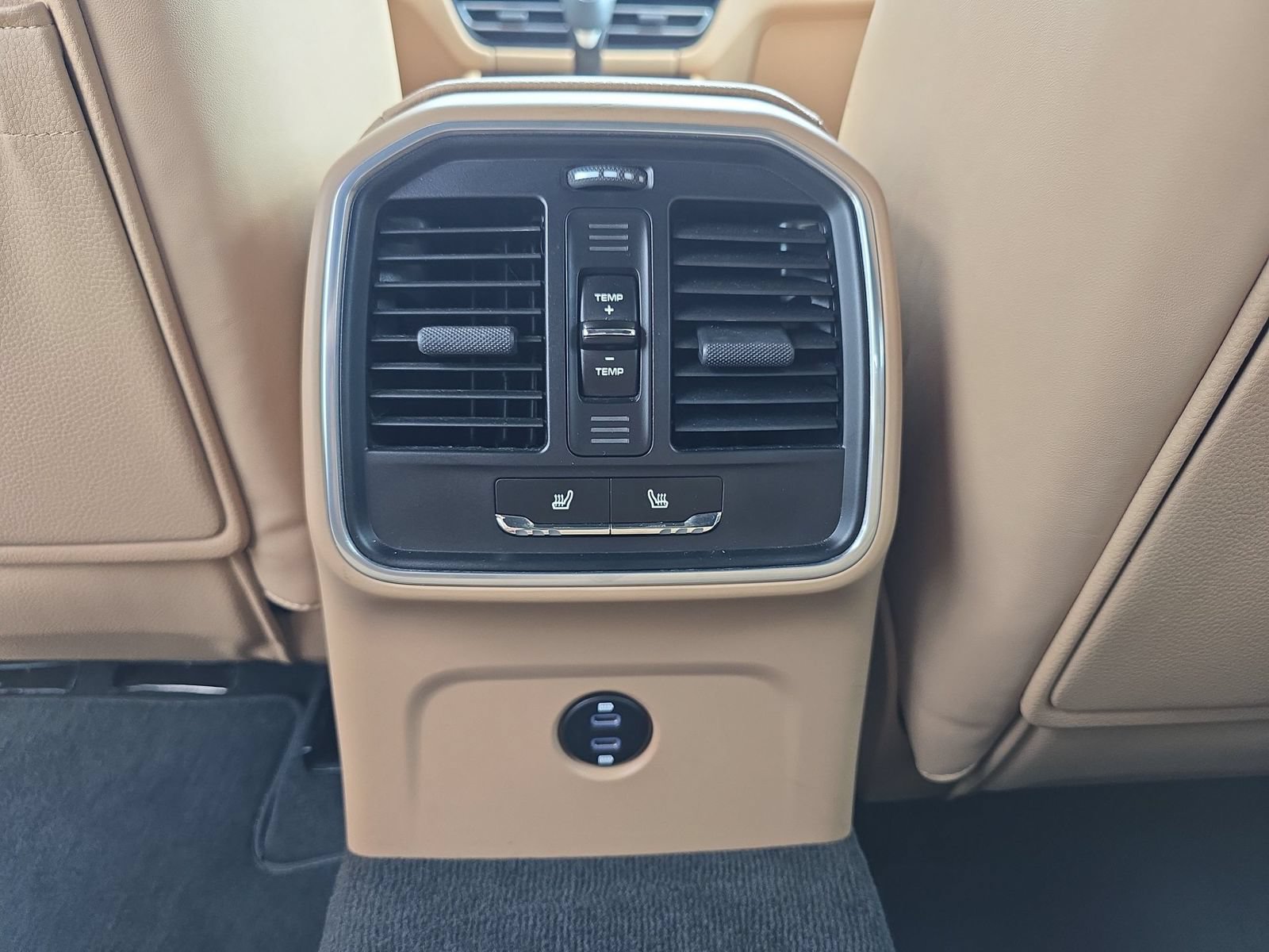 Certified 2022 Porsche Macan AWD/4WD image 25