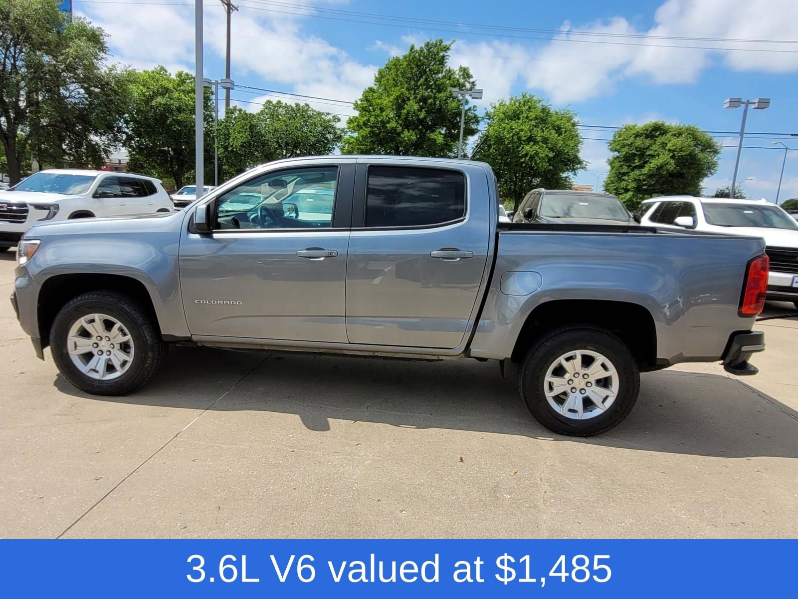 Used 2022 Chevrolet Colorado LT w/ LT Convenience Package image 3