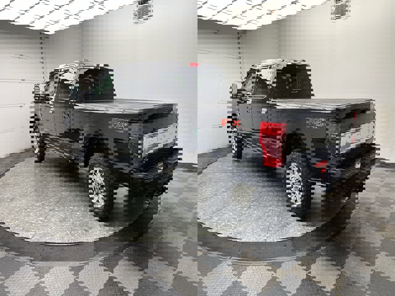 Used 2022 Ford F350 Limited image 2