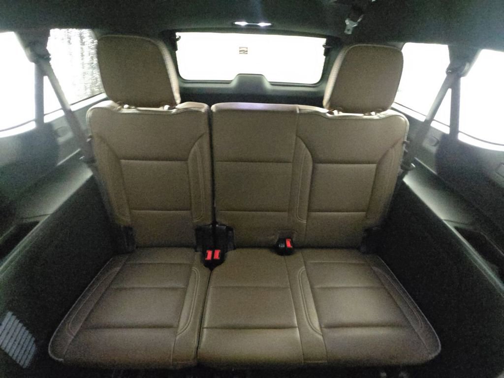 Certified 2023 Chevrolet Suburban High Country image 16
