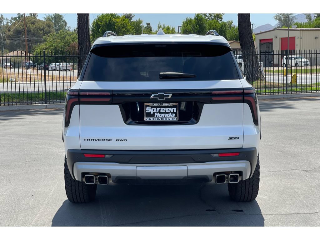 Used 2025 Chevrolet Traverse Z71 w/ Enhanced Driving Package AWD/4WD image 4