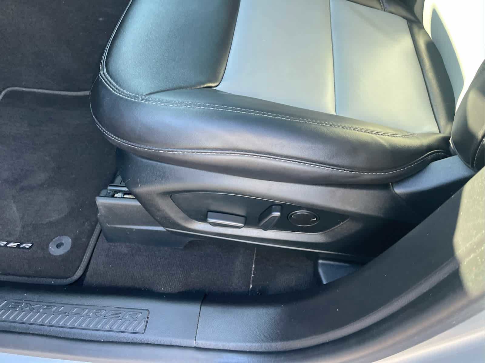 Used 2022 Ford Explorer XLT w/ Equipment Group 202A image 31