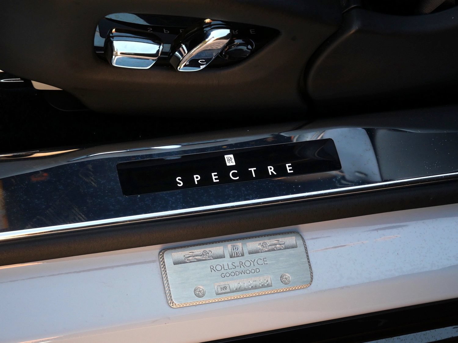 Used 2024 Rolls-Royce Spectre w/ Leather Finishing Pack AWD/4WD image 9