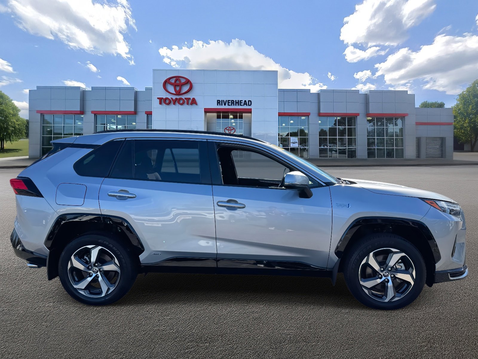 Used 2024 Toyota RAV4 SE w/ Weather & Moonroof Package image 3