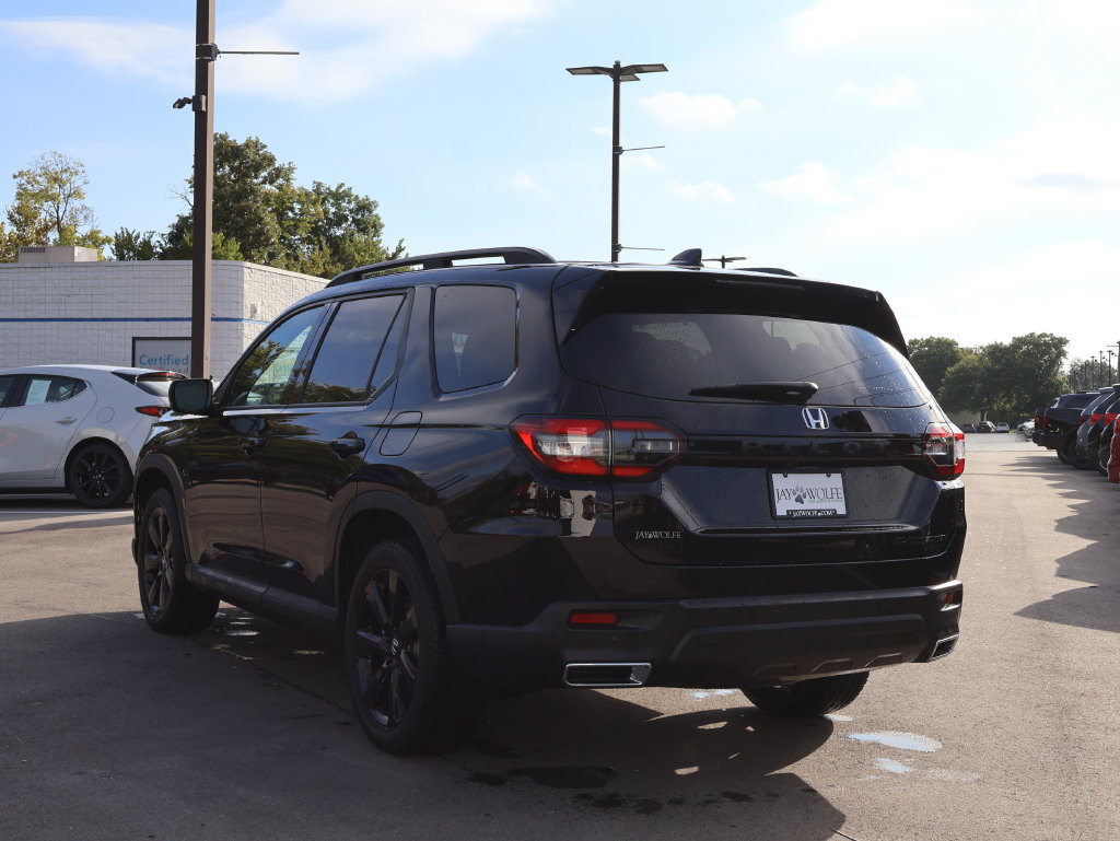 Certified 2025 Honda Pilot Black Edition image 5