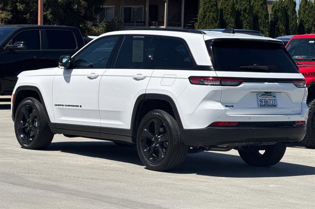 Used 2023 Jeep Grand Cherokee Altitude AWD/4WD image 5